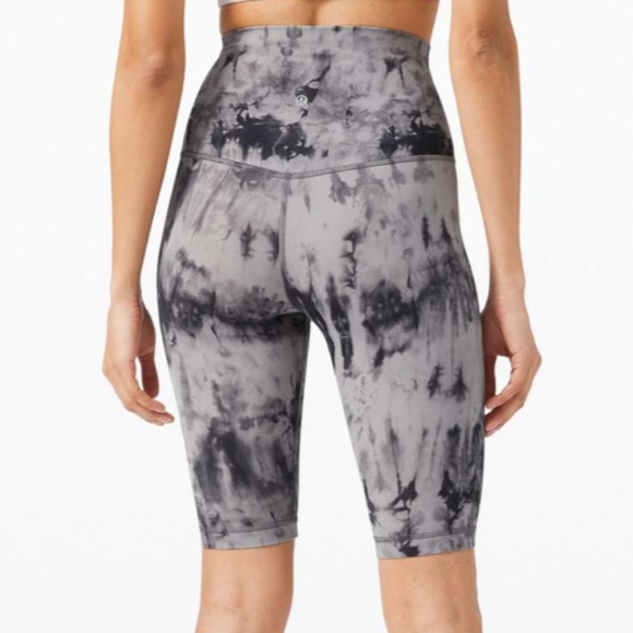 Women's Lululemon Align Super High Rise Short 10" *Game Day Dark Chrome sz 8 - Picture 2 of 5